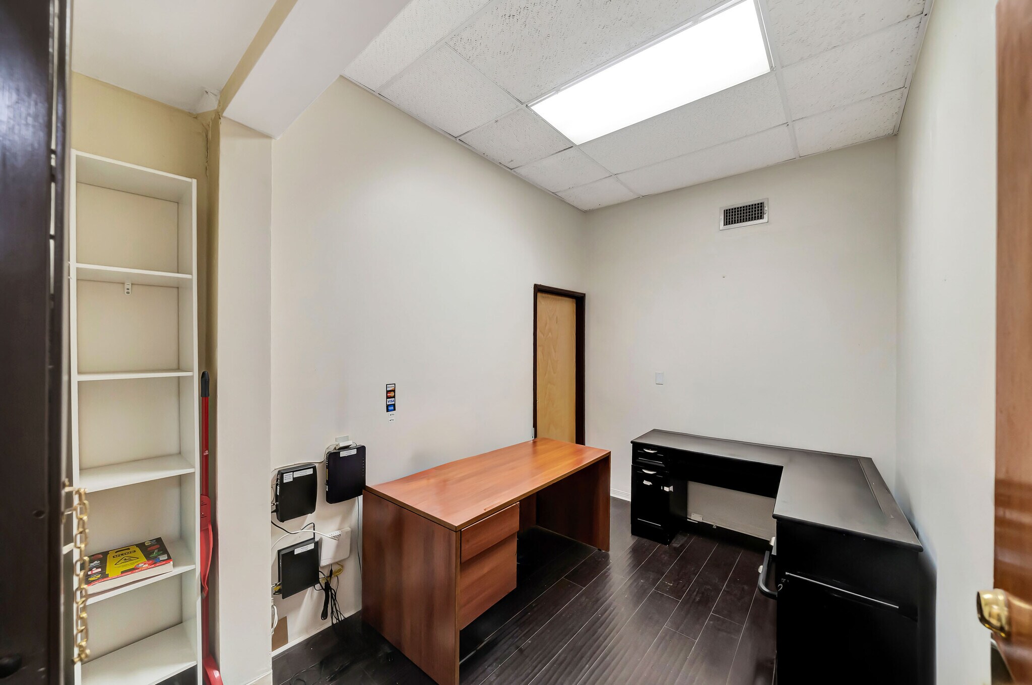 14416 Victory Blvd, Van Nuys, CA à louer Photo intérieure– Image 1 sur 2