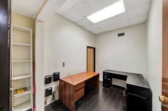 14416 Victory Blvd, Van Nuys, CA à louer Photo intérieure– Image 1 sur 2