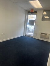 14252 SW 140th St, Miami, FL à louer Photo intérieure– Image 1 sur 4