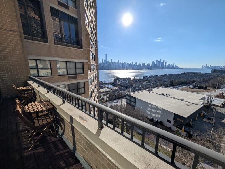 7000 E Kennedy Blvd, Guttenberg, NJ à louer - Photo de l’immeuble – Image 2 sur 8