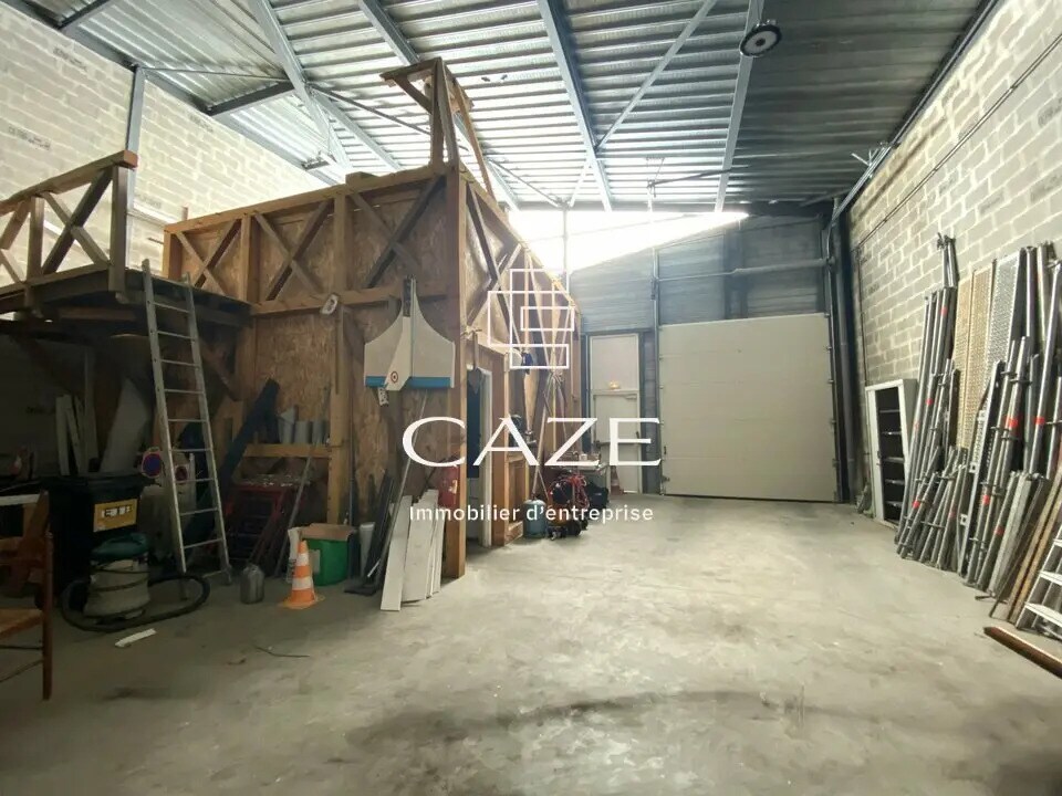 Local d'activités dans Le Taillan-Médoc à vendre Photo de l’immeuble– Image 1 sur 7