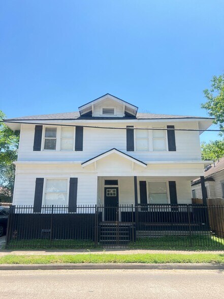 203 S Lockwood Dr, Houston, TX à vendre - Photo principale – Image 1 sur 20