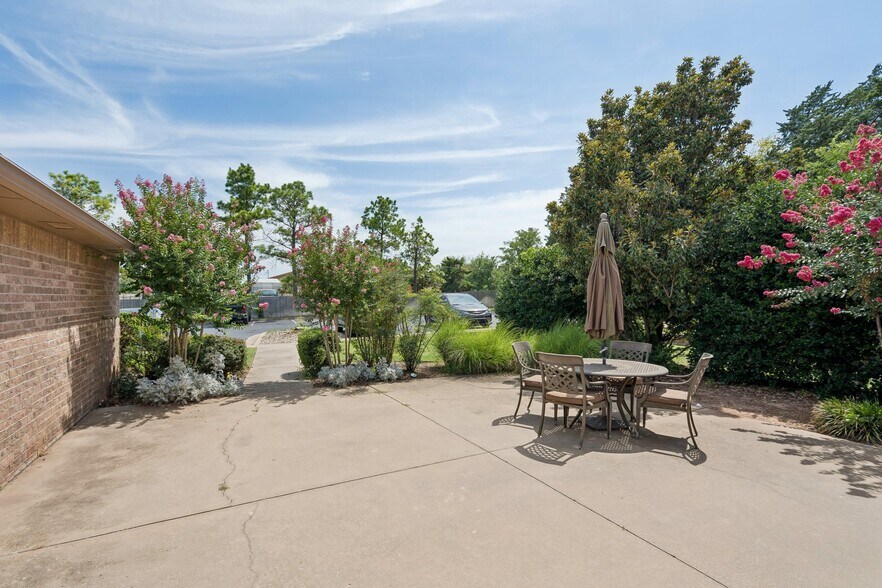 2933 S Bryant Ave, Edmond, OK à vendre - Photo de l’immeuble – Image 3 sur 40
