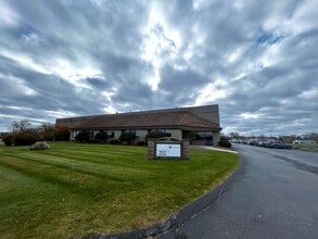 8 Delta Dr, Londonderry, NH à louer Photo de l’immeuble– Image 1 sur 58