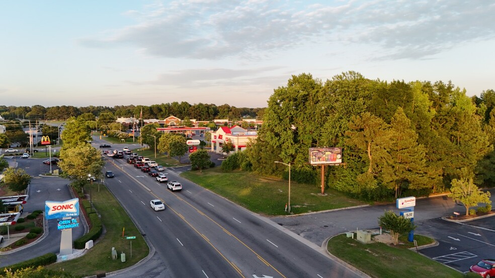 2040 E Fire Tower Rd, Greenville, NC à louer - Photo de l’immeuble – Image 1 sur 5