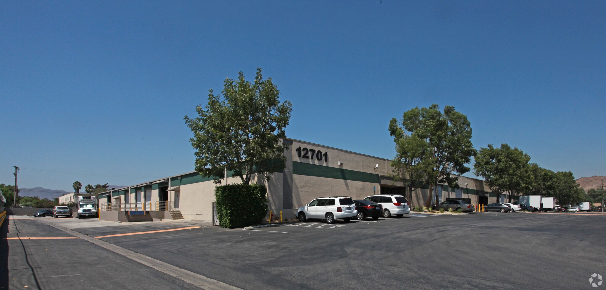 12701 Van Nuys Blvd, Pacoima, CA à louer Photo de l’immeuble– Image 1 sur 37