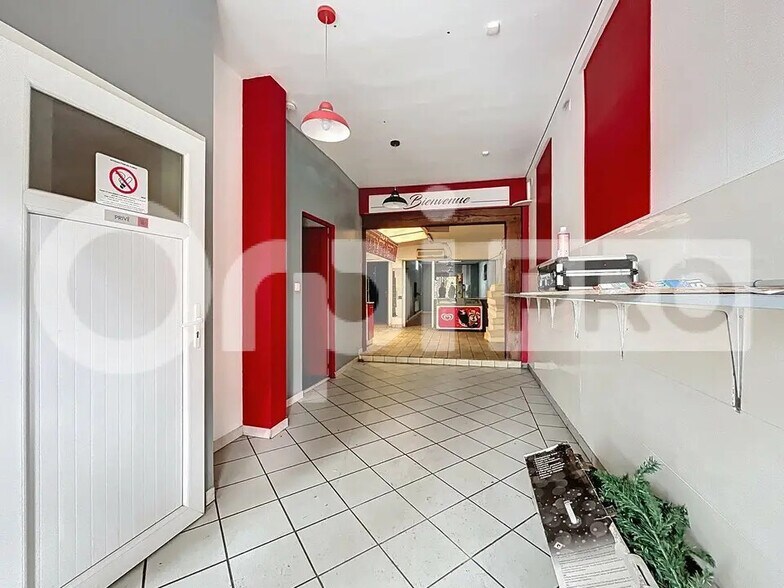 Local commercial dans Hermes à vendre - Hall d’entrée – Image 3 sur 8