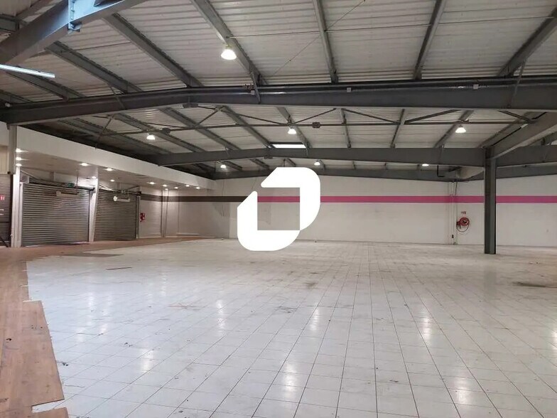 Local commercial dans Maurepas à louer - Photo intérieure – Image 1 sur 6