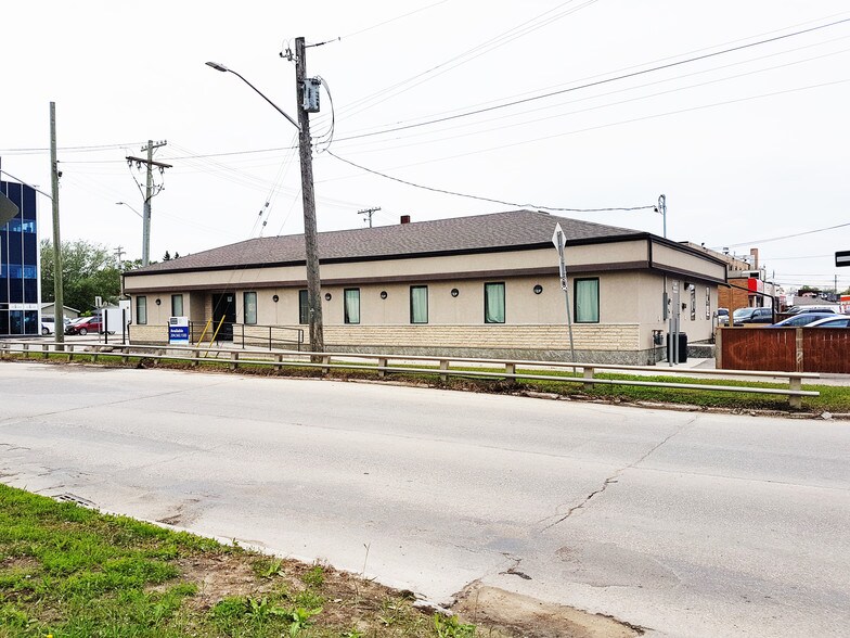 309 Youville St, Winnipeg, MB à louer - Photo de l’immeuble – Image 3 sur 3
