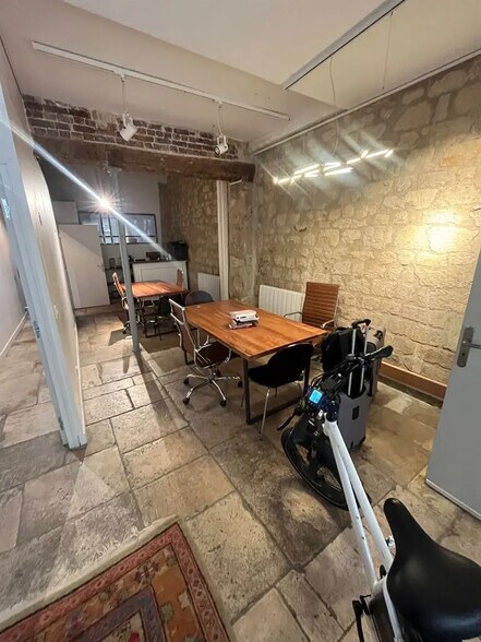 Local commercial dans Paris à louer - Photo intérieure – Image 1 sur 8