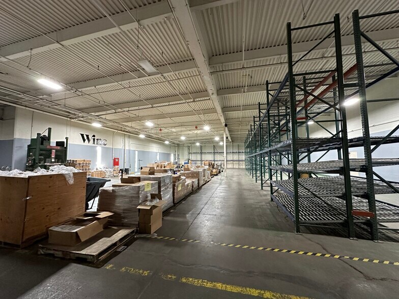 850-900 E Stowell Rd, Santa Maria, CA à louer - Photo intérieure – Image 2 sur 4