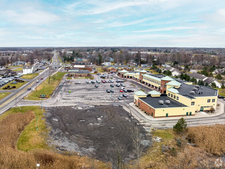 801 Ridge Rd, Webster, NY à louer - Photo de l’immeuble – Image 1 sur 8