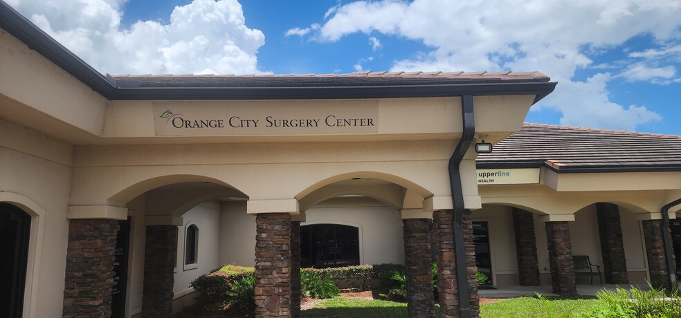 975 Town Center Dr, Orange City, FL à vendre - Photo de l’immeuble – Image 3 sur 15