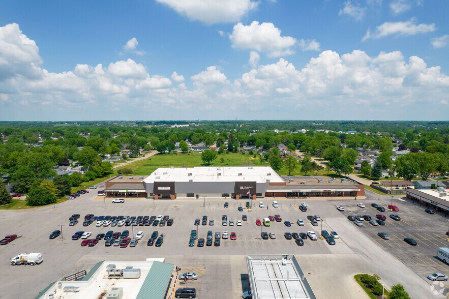 2820 W Locust St, Davenport, IA à louer - Aérien – Image 1 sur 22