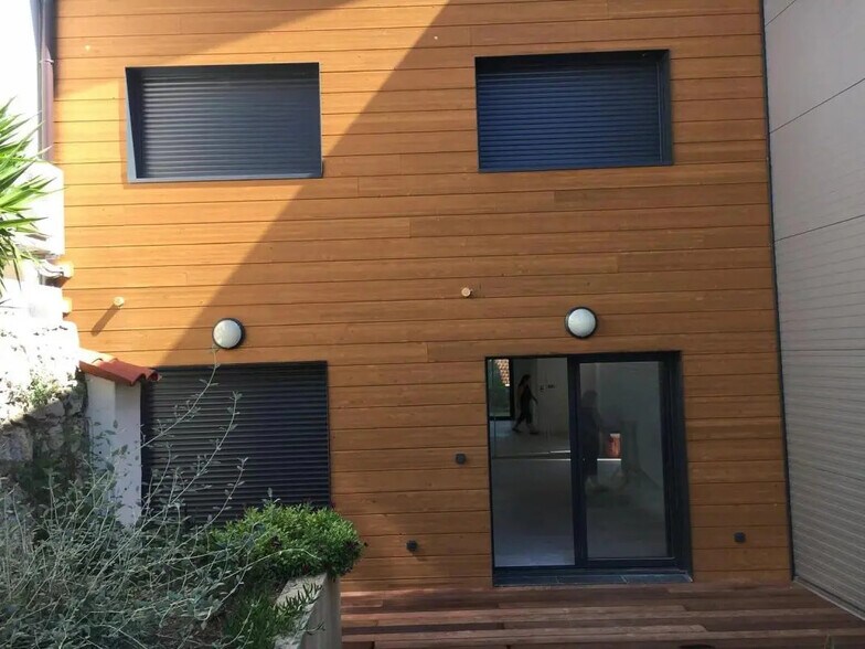 Industriel/Logistique dans Mougins à louer - Photo de l’immeuble – Image 3 sur 10