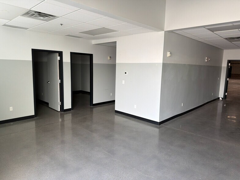 230 Cutler Dr, North Salt Lake, UT à vendre - Photo de l’immeuble – Image 2 sur 4