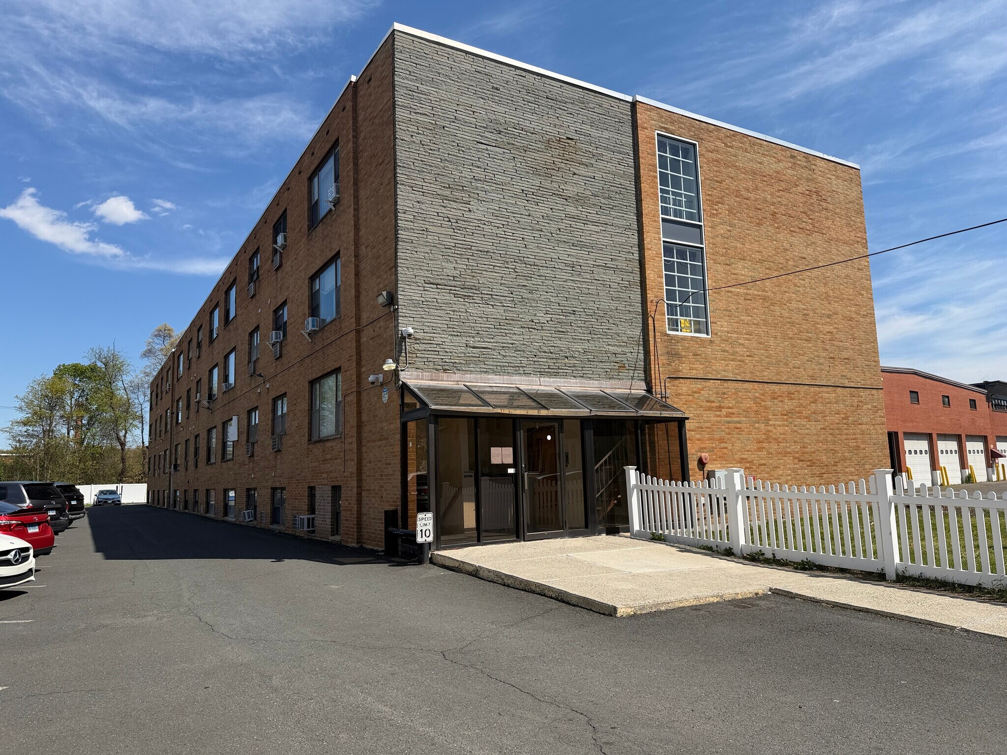 544 Tolland St, East Hartford, CT à vendre Photo de l’immeuble– Image 1 sur 12