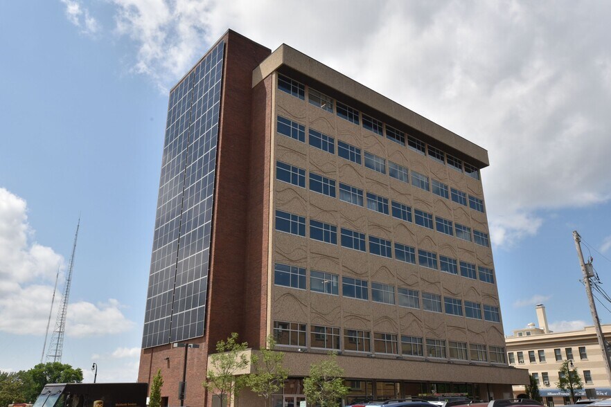 3970 N Oakland Ave, Shorewood, WI à louer - Photo de l’immeuble – Image 3 sur 9