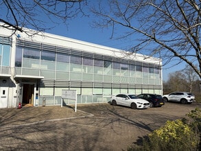 Centennial Av, Elstree à louer Photo de l’immeuble– Image 1 sur 2