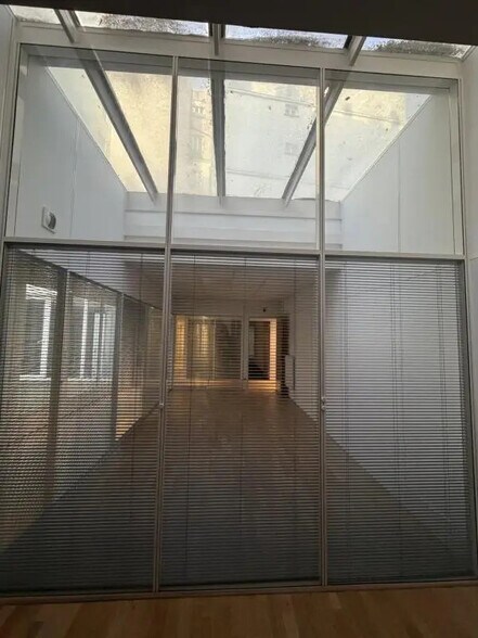 Local commercial dans Paris à vendre - Photo de l’immeuble – Image 3 sur 15