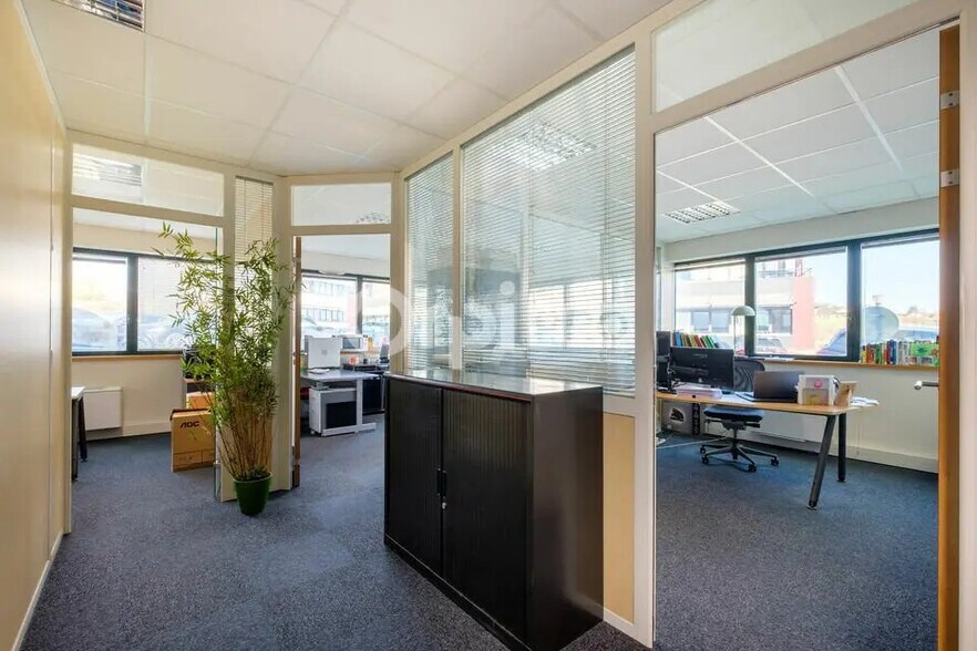 Bureau dans Lissieu à vendre - Photo de l’immeuble – Image 1 sur 8