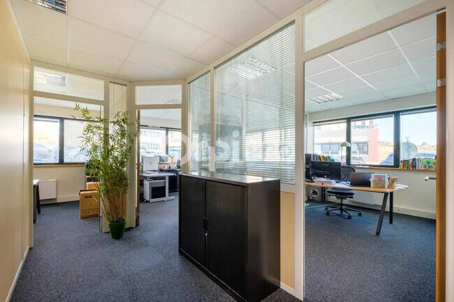 Plus de détails pour Bureau à vendre