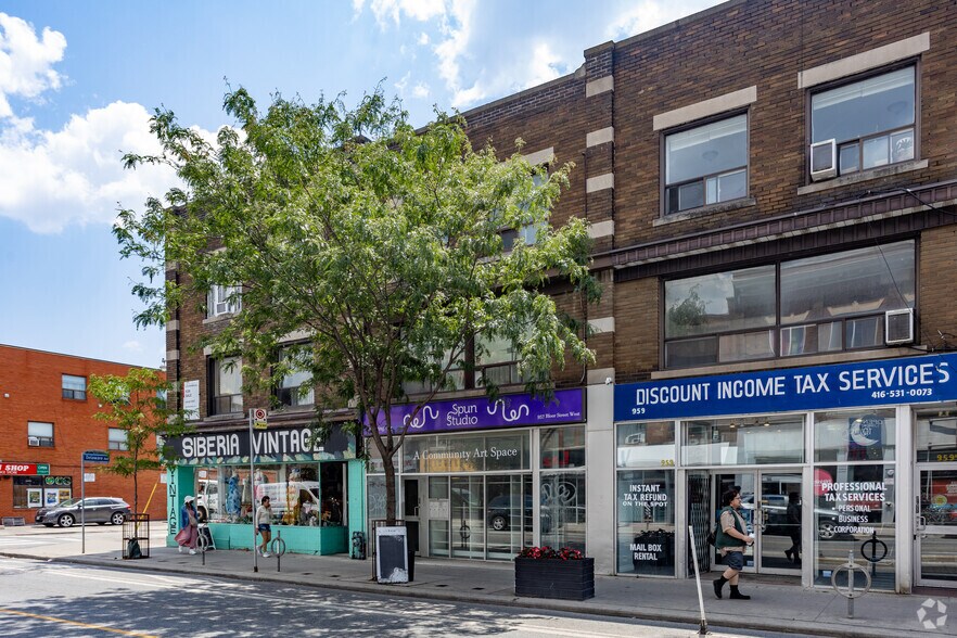 957 Bloor St W, Toronto, ON à vendre - Photo principale – Image 1 sur 2
