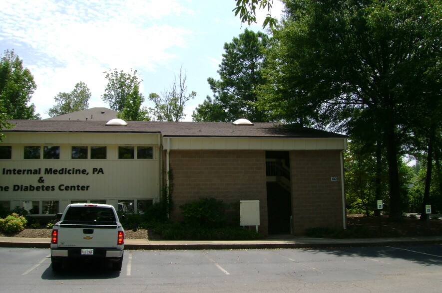 103 Baines Ct, Cary, NC à louer - Photo de l’immeuble – Image 3 sur 11