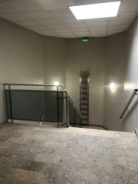 Bureau dans Lognes à louer - Photo de l’immeuble – Image 3 sur 8