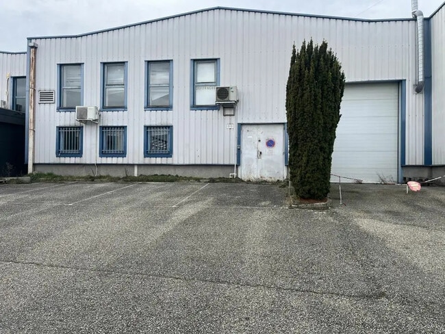 Plus de détails pour Local d’activités à vendre