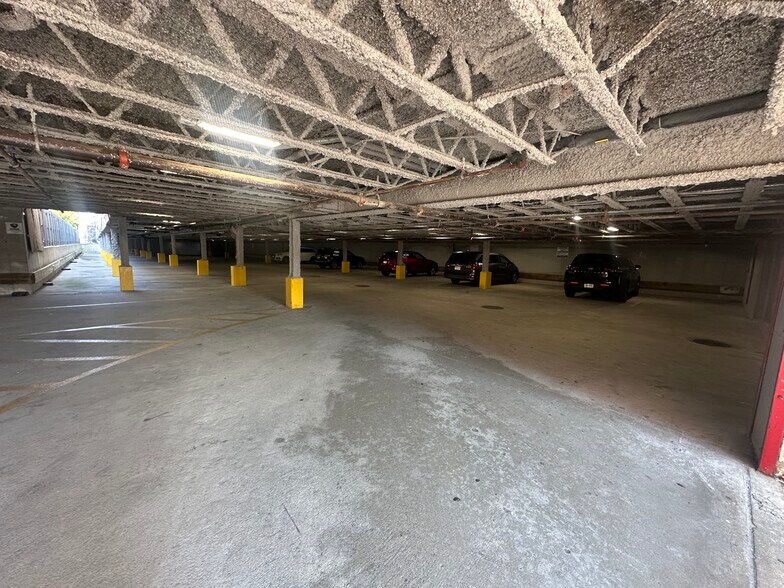 111 Broadway, Lynbrook, NY à louer - Photo de l’immeuble – Image 3 sur 14