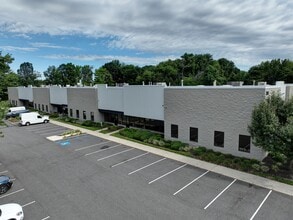 201 Commerce Dr, Moorestown, NJ à louer Photo de l’immeuble– Image 1 sur 3