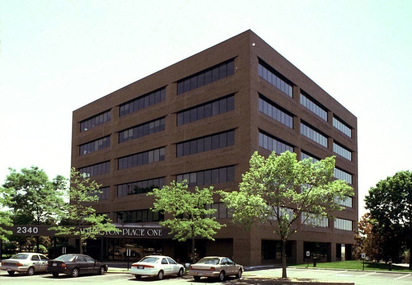 2340 S Arlington Heights Rd, Arlington Heights, IL à louer - Photo de l’immeuble – Image 2 sur 6