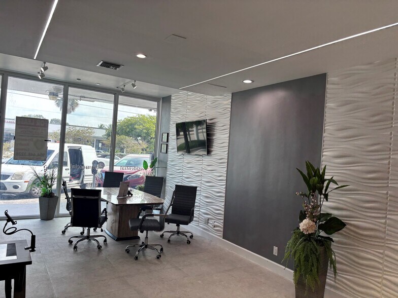 2661-2671 E Oakland Park Blvd, Fort Lauderdale, FL à louer - Photo de l’immeuble – Image 2 sur 7