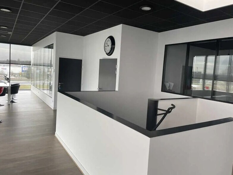 Local d’activités dans Beauvais à louer - Photo de l’immeuble – Image 1 sur 1