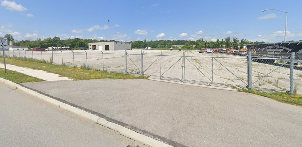 5125 Oster Rd, Sheffield Village, OH à vendre - Photo de l’immeuble – Image 2 sur 5