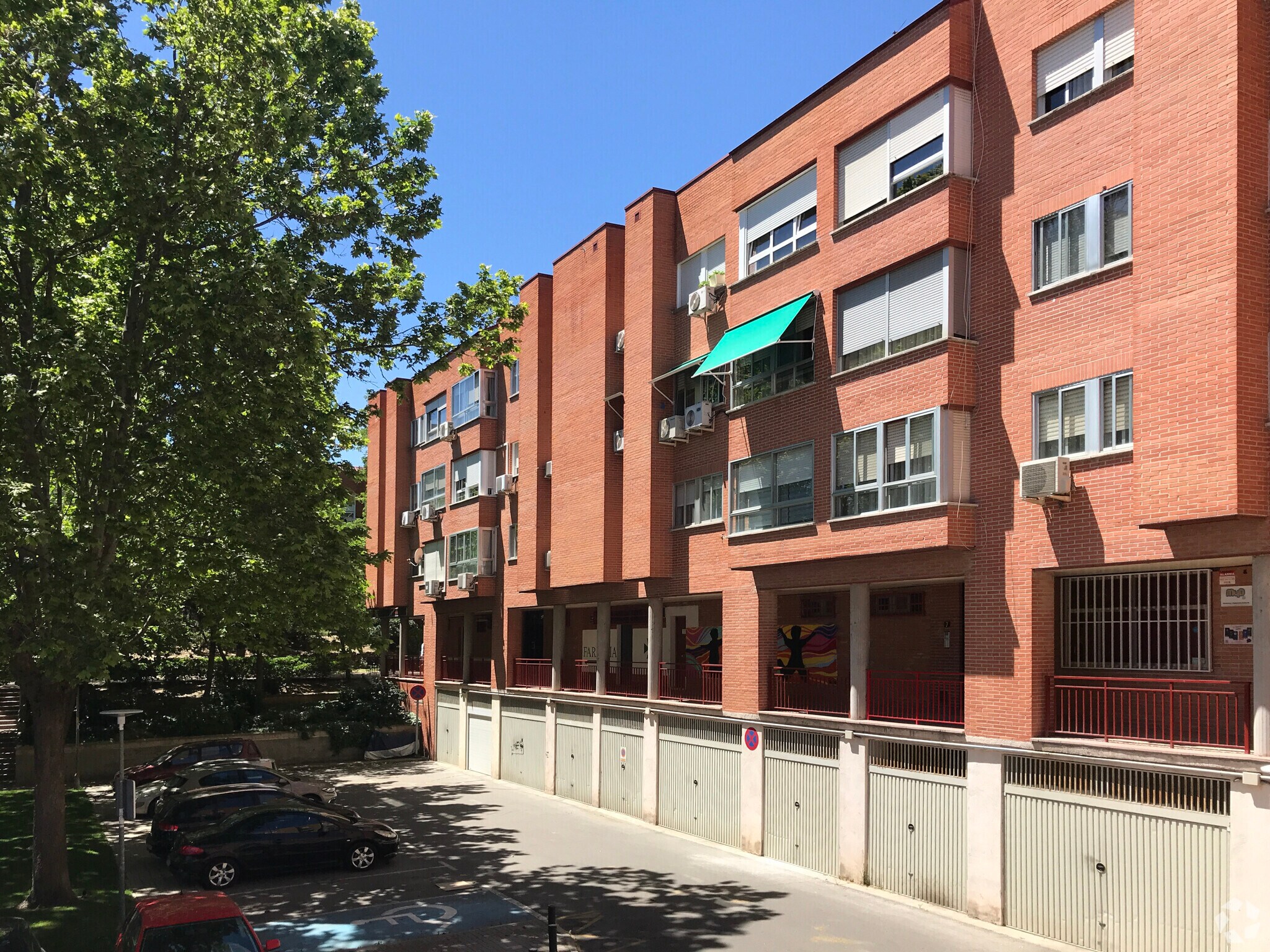 Plaza Clarín, 8, Rivas-Vaciamadrid, Madrid à louer Photo de l’immeuble– Image 1 sur 6