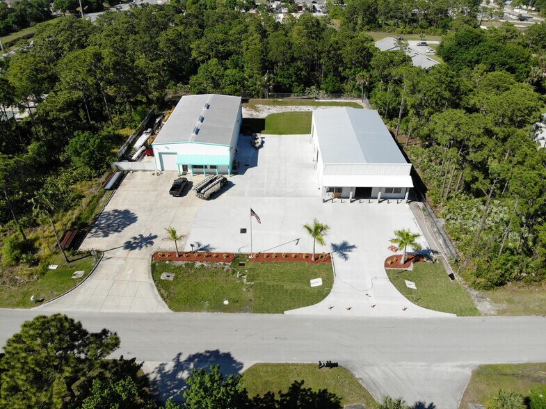 1729 Agora Cir SE, Palm Bay, FL à louer - Photo de l’immeuble – Image 2 sur 5