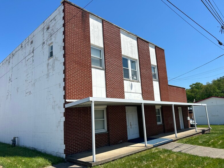 1913 19th St, Nitro, WV à louer - Photo de l’immeuble – Image 1 sur 7