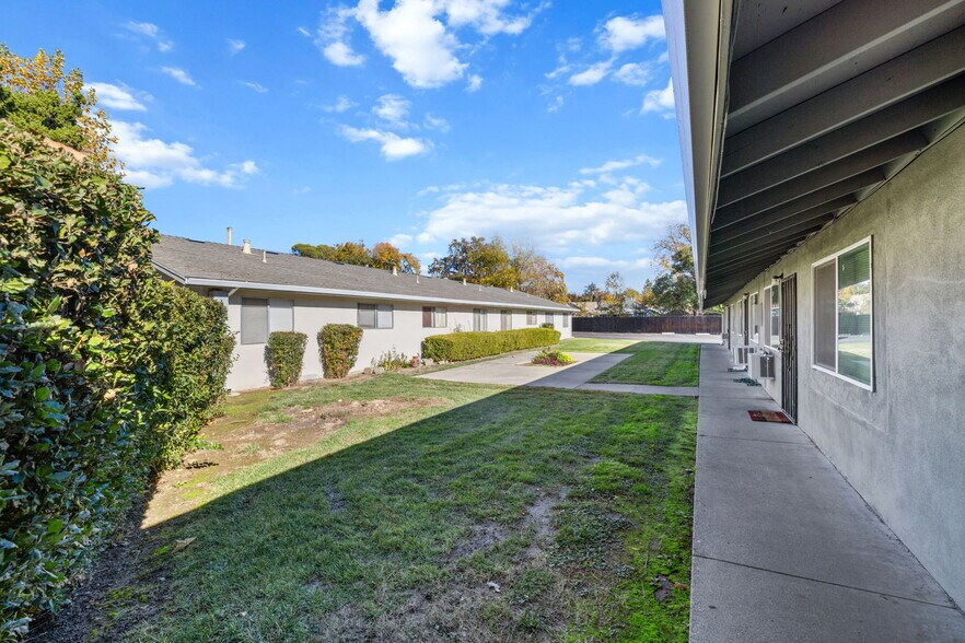 429-443 Robinson Avenue, Yuba City, CA à vendre - Photo de l’immeuble – Image 2 sur 9