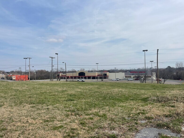 4126 Broadway, Knoxville, TN à vendre - Photo de l’immeuble – Image 2 sur 3