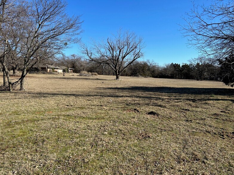 800 S Santa Fe Ave, Edmond, OK à vendre - Photo de l’immeuble – Image 1 sur 5