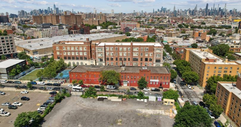 43 George St, Brooklyn, NY à vendre - Photo de l’immeuble – Image 3 sur 9