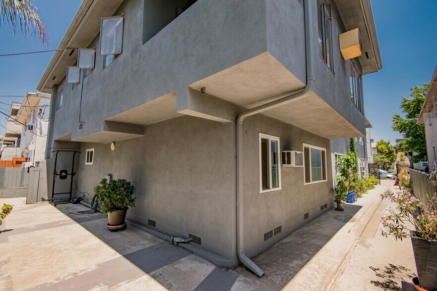103 N Hayworth Ave, Los Angeles, CA à vendre - Photo de l’immeuble – Image 2 sur 28
