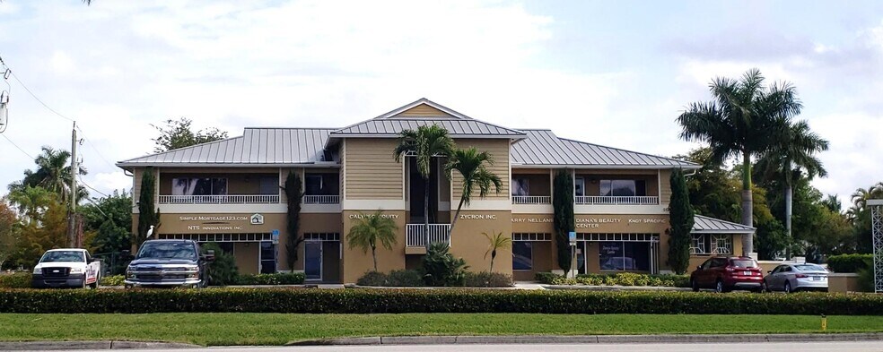 16521 San Carlos Blvd, Fort Myers, FL à louer - Photo de l’immeuble – Image 2 sur 17