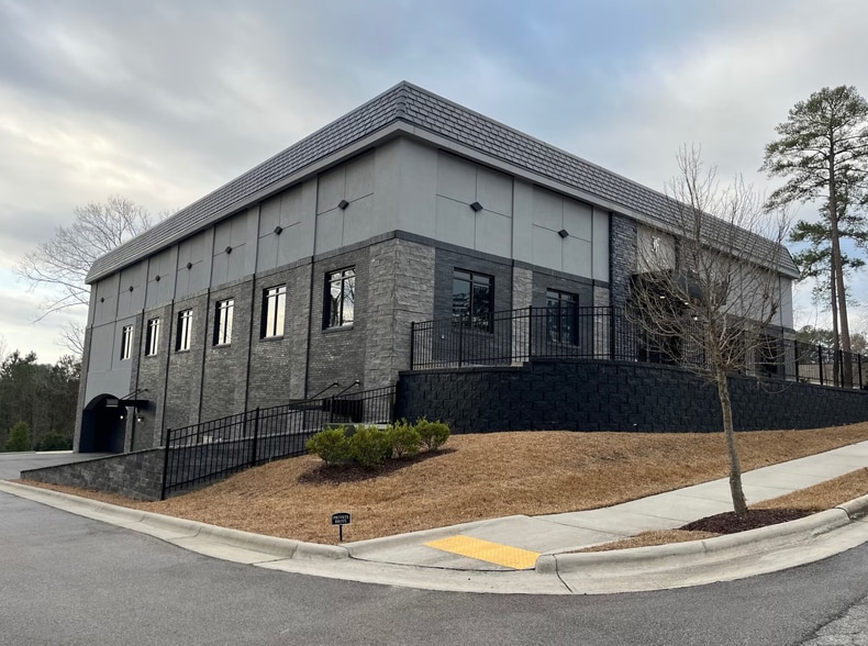 4550 Preslyn Dr, Raleigh, NC à louer - Photo principale – Image 1 sur 5