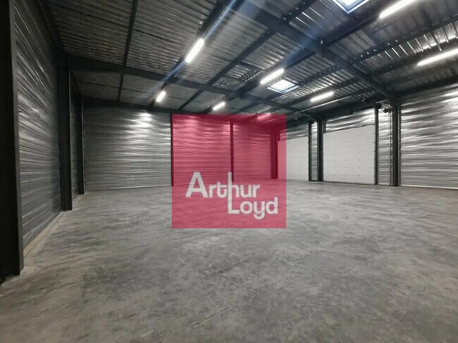 Plus de détails pour Local d’activités à vendre