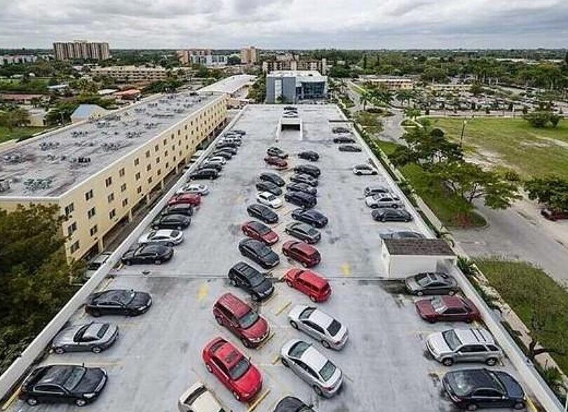 12550 Biscayne Blvd, North Miami, FL à louer - Aérien – Image 3 sur 179