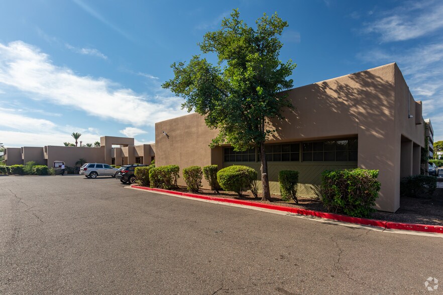 1645 E Missouri Ave, Phoenix, AZ à louer - Photo principale – Image 1 sur 13
