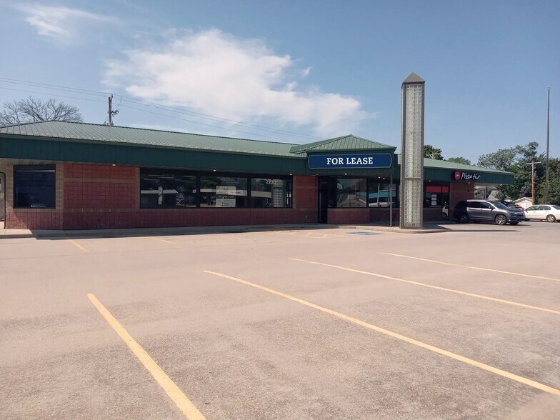 2232 Main St, Parsons, KS à louer - Photo de l’immeuble – Image 1 sur 5
